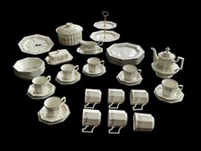 VINTAGE JOHNSON BROS ETERNAL BEAU 46 PIECE DINNER/TEA/COFFEE SET EB4