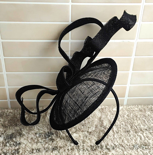 Black sinamay fascinator - black,
