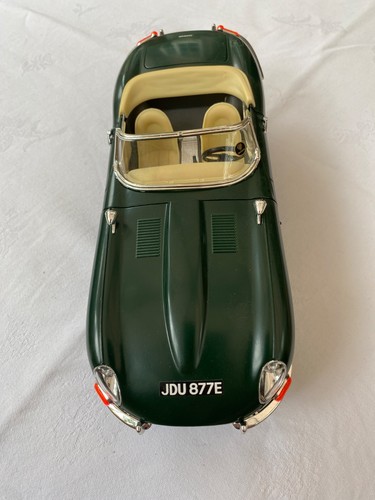 Burago jaguar 1961 scale - -,