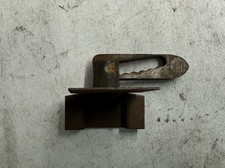 MORRIS CZK 1297 MARINA PICK UP MODELS & ITAL PICK UP MODELS R/H LATCH BRACKET