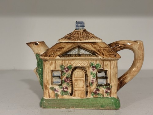 Vintage cottage ware teapot - cottage,