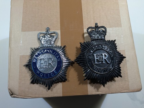 Met police cap badges - police,