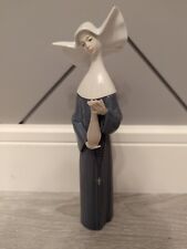 Lladro 5550 Serene Moment Nun with Flower Vase Please Read Description 