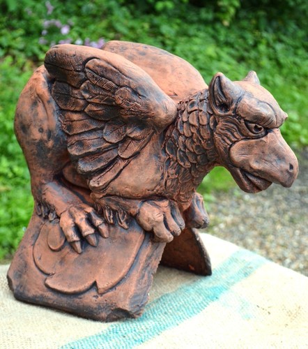 Griffin gryphon roof - gryphon,