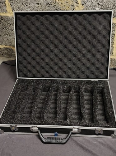 Flight case for - for, microphones