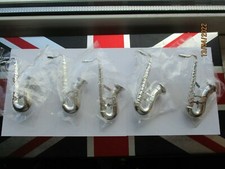 LARGE SILVER SAXOPHONES JAZZ