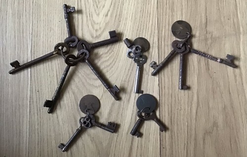 Vintage barrel skeleton keys - vintage,