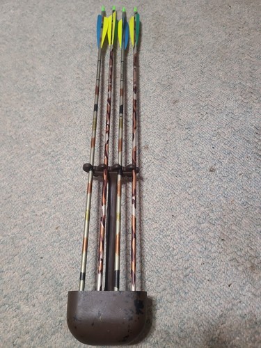 Quiver with broad head - with,