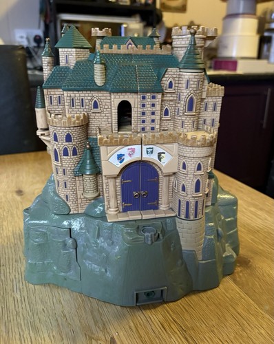 Hogwarts polly pocket - pocket, castle