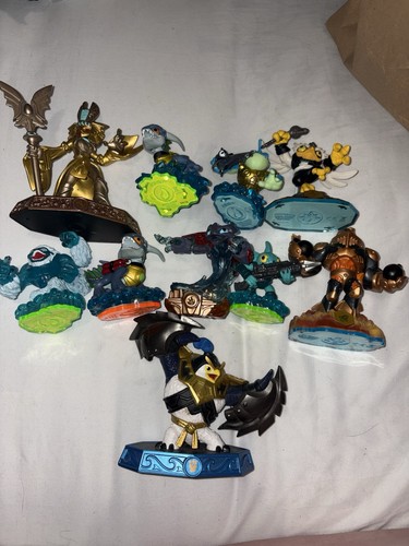 Skylanders figure bundle - figure,