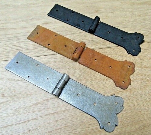 Pair heart strap hinges - of,