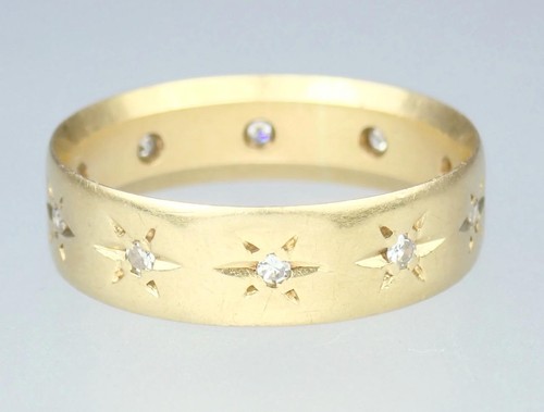 Lovely vintage solid - lovely, gold