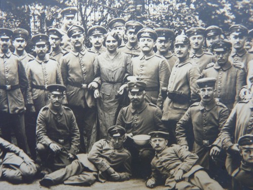 Large group german - large,