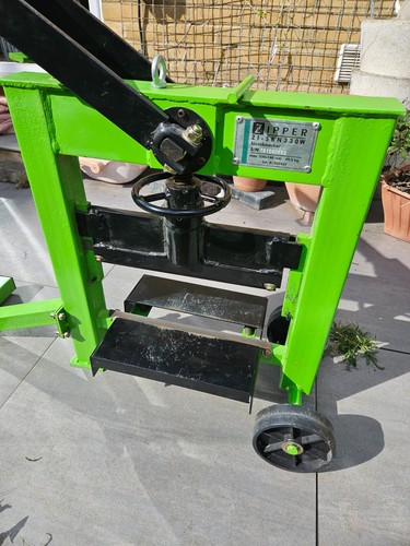 Block paving splitter