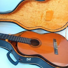 Yamaha CG-120A Classical Acoustic Guitar 6 String Nylon String W/ Hard Case