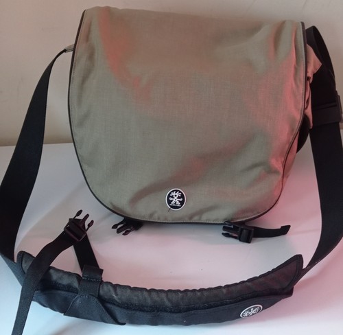 Crumpler four ninety large - four,
