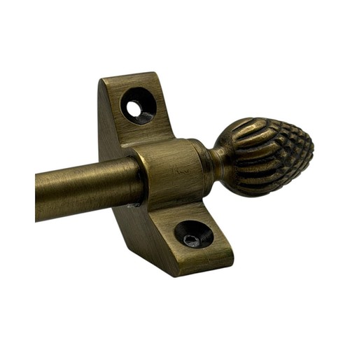 Set pine finial - |,
