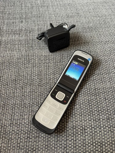 Nokia 2720 fold - flip, mobile