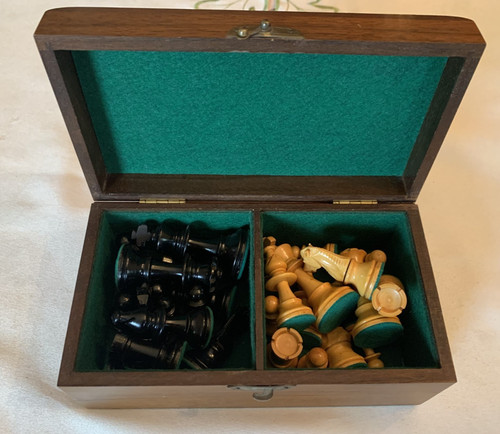 Antique wood chess set - ,