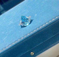 18ct White Gold Spectacular