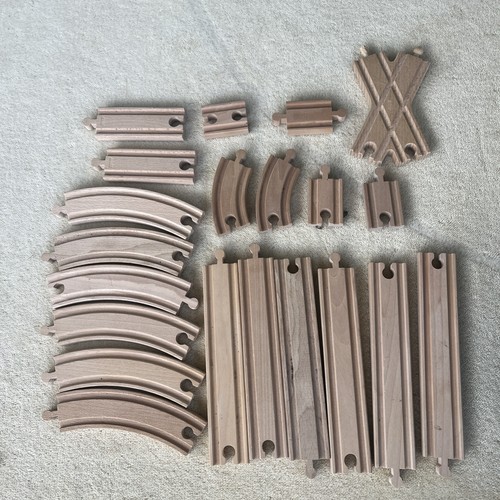 Wooden train tracks set 21 - train,