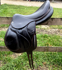 Devoucoux Chilberta Monoflap Jump Saddle 18” Medium