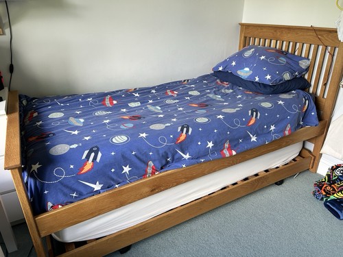 Guest trundle bed - /, oak