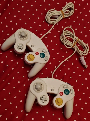 Nintendo gamecube controllers - nintendo,
