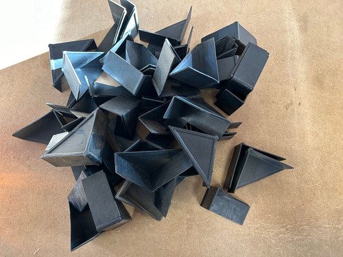 100 min plastic corner - min.,