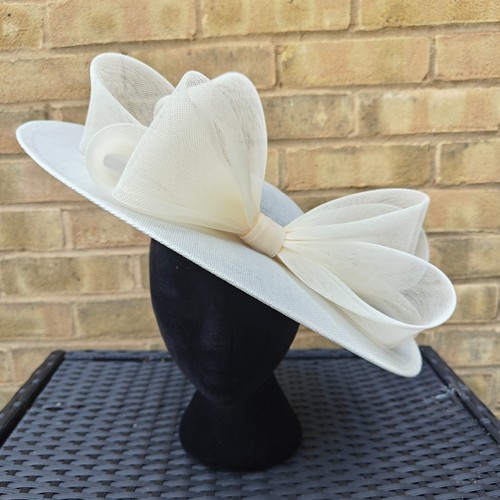 Ivory cream large fascinator
