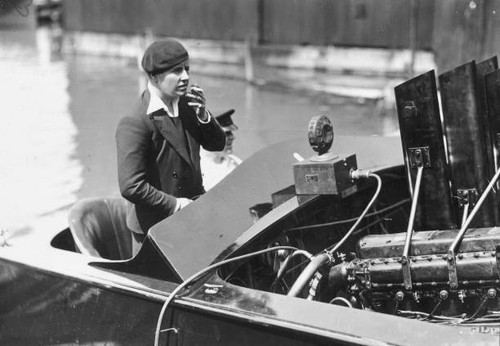 Speedboat racer betty - racer,