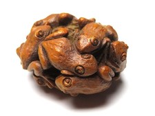Japan Antique Netsuke frogs