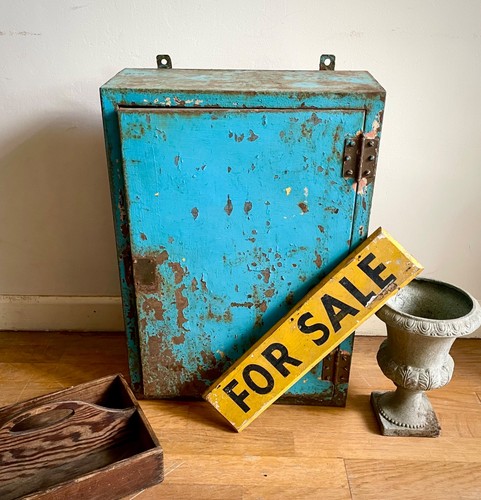 Vintage metal pigeon - metal,