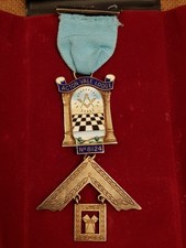 Quality Vintage 1980 Fully Hallmarked Silver Gilt Masonic Past Master Jewel