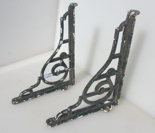 Victorian iron cistern - cistern, shelf