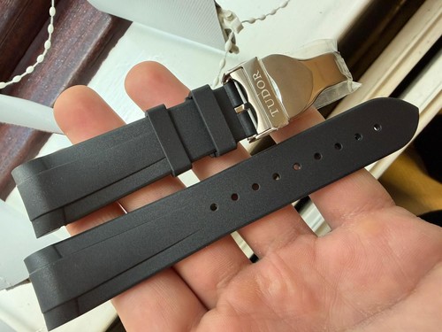 Tudor strap black - black, rubber