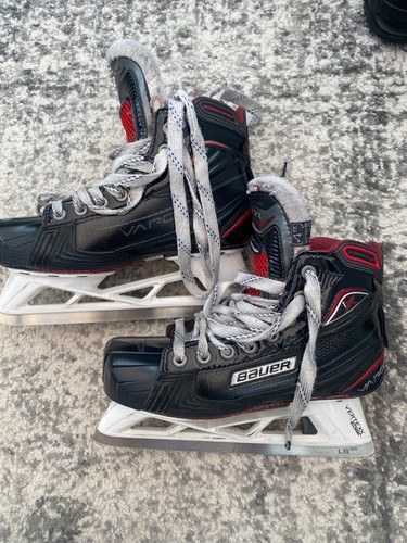 Ice hockey goalie skates bauer - ice,
