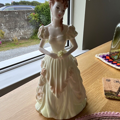 Porcelain ceramic woman - porcelain/ceramic,