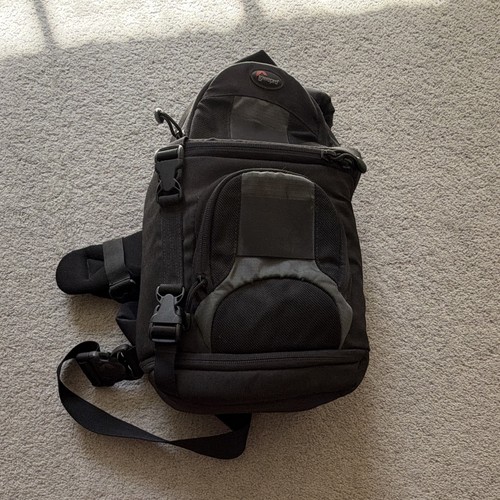 Lowepro padded camera - camera, sling