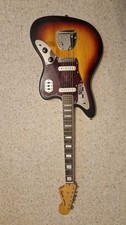 Fender Squier Classic Vibe '70s Jaguar®, Laurel Fingerboard, 3-Color Sunburst