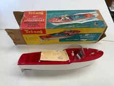 BOXED VINTAGE TRIANG 14" ELECTRIC SPREEDBOAT TOY
