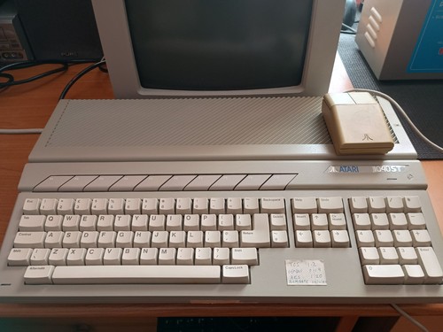 Atari 1040 stfm - with, sm124