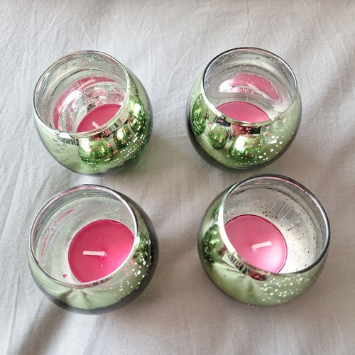 Four round green tealight - round,