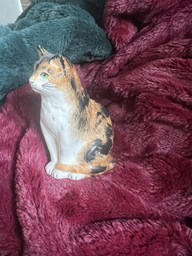 Vintage cat figurine - cat,