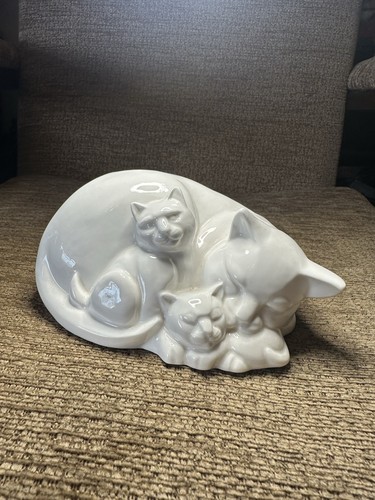 Coalport moments figure cat - moments,