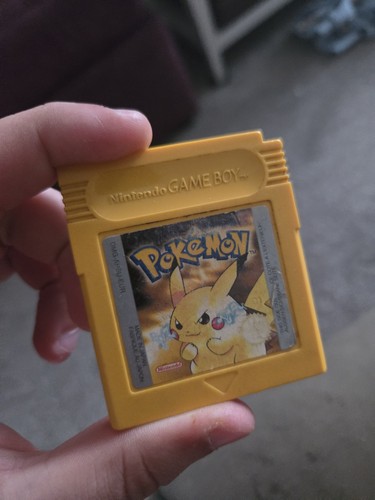Pokémon yellow gameboy - yellow,