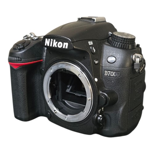 Nikon d7000 dslr camera body - dslr,