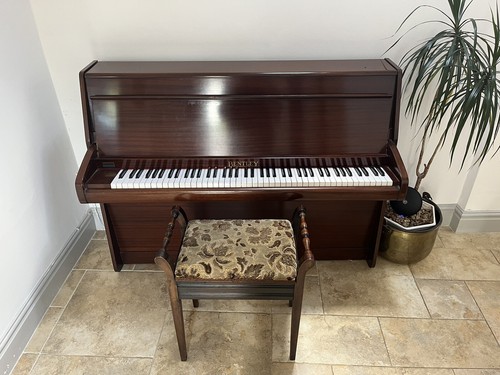 Bentley upright piano - upright,