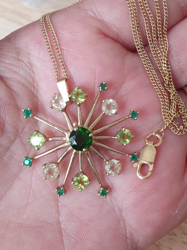 9ct gold large pendant - on, 18"