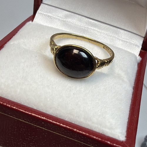 9ct gold garnet ring g - gold,
